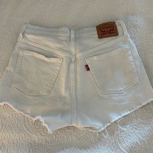 Levi’s 501 white shorts